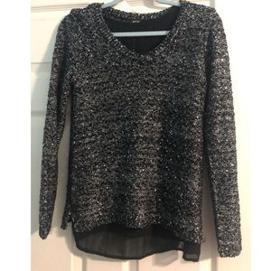 Sweater with a light weight under lining